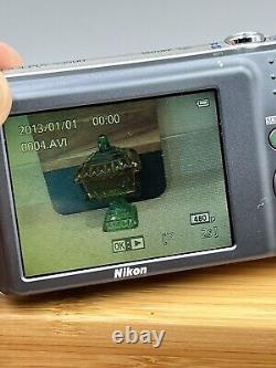 Nikon COOLPIX S3500 20.1MP/7X Zoom/Digital Camera Silver Works / See Video